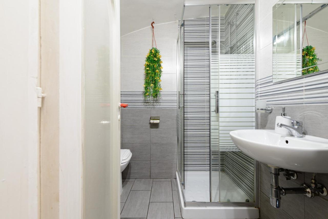 Chiaia Accommodations Napoli Exterior foto